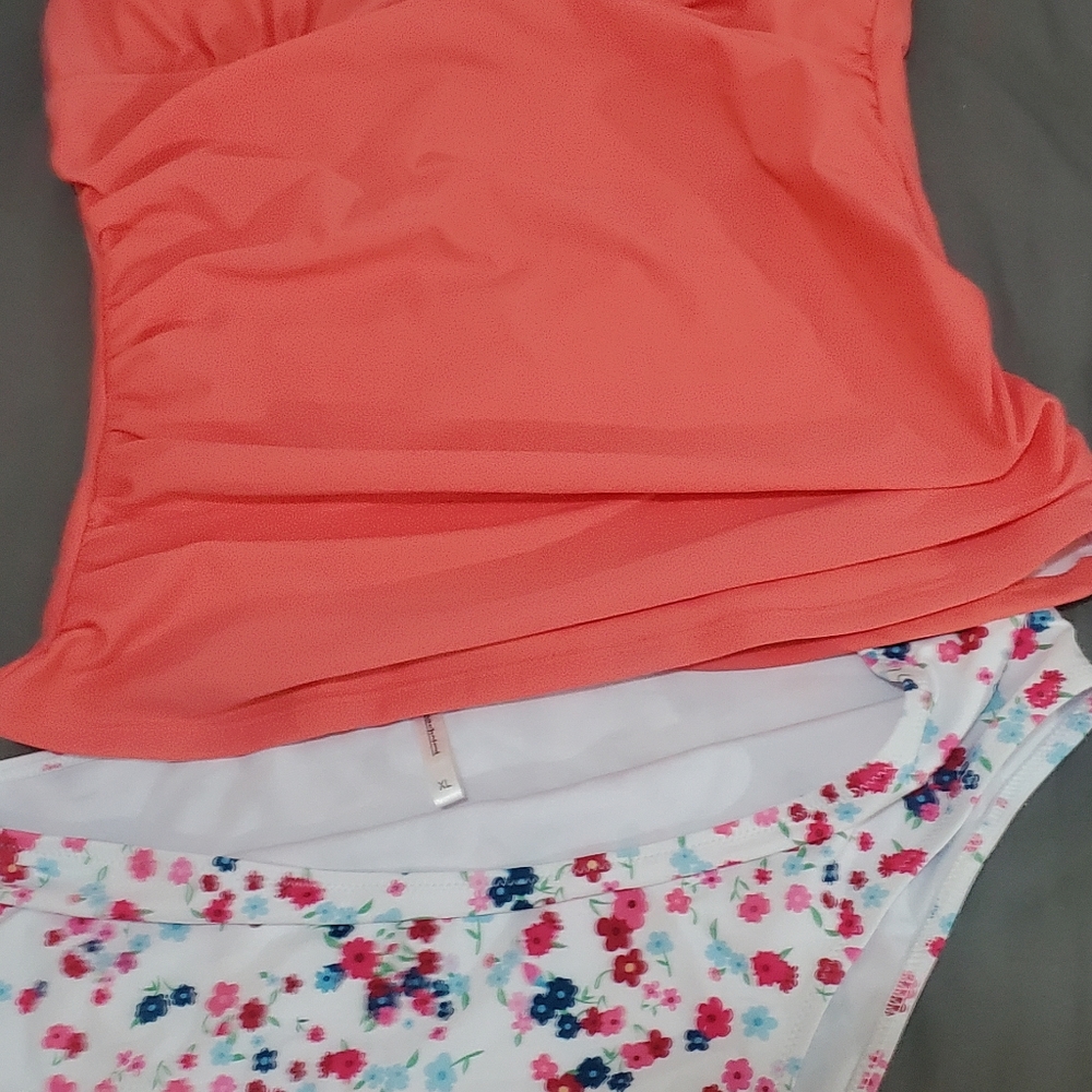 Swim suit - Picture 3 of 4